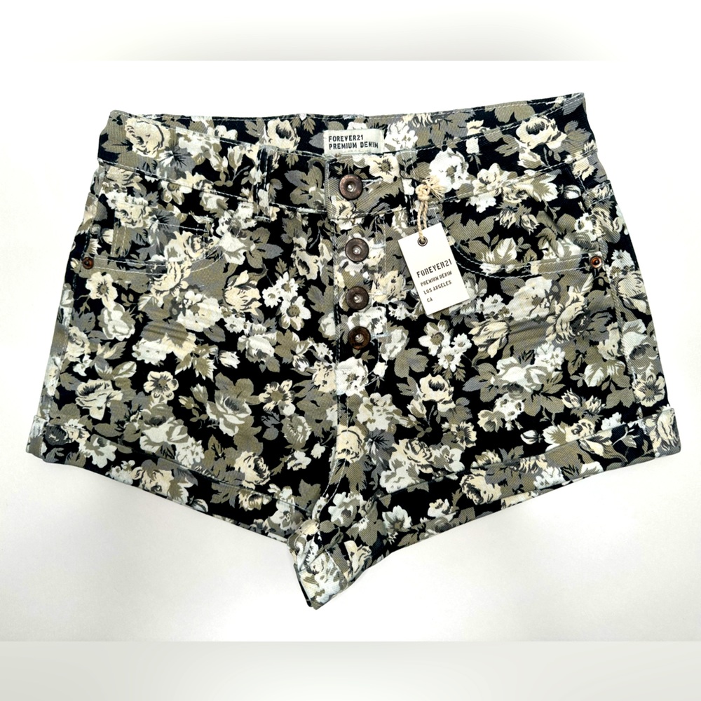Women’s “FOREVER 21” Floral Print Shorts.
